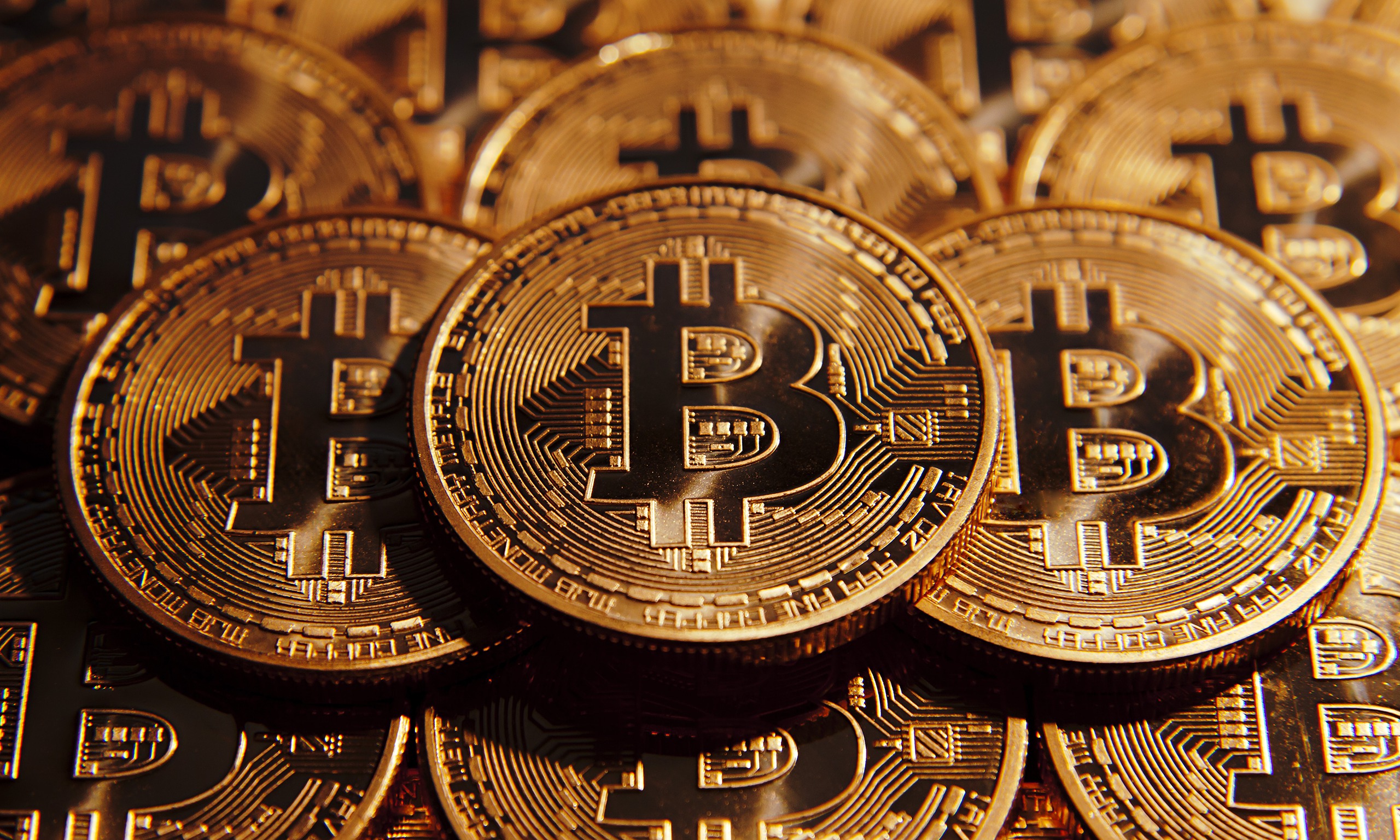 Курс биткоина впервые с 2013 года превысил $1000