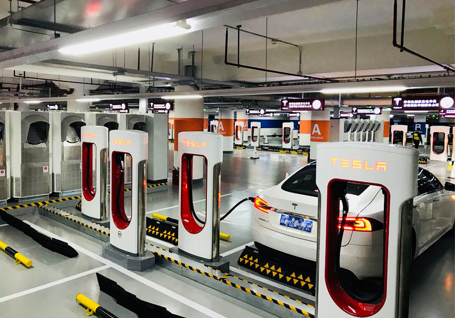 Tesla открыла самый большой зарядочный комплекс в мире