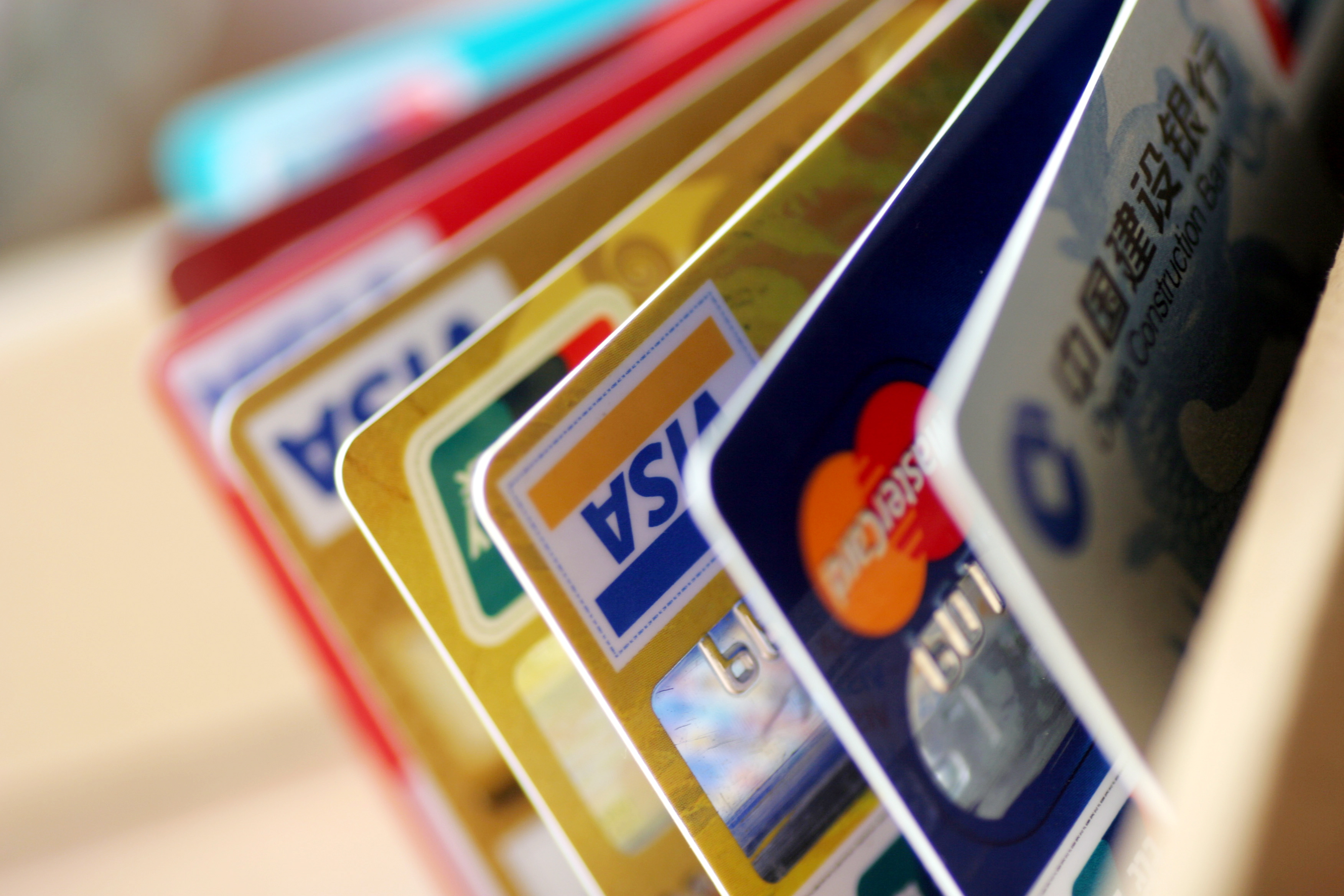 Visa и MasterCard запустили тестирование карт с отпечатками пальца