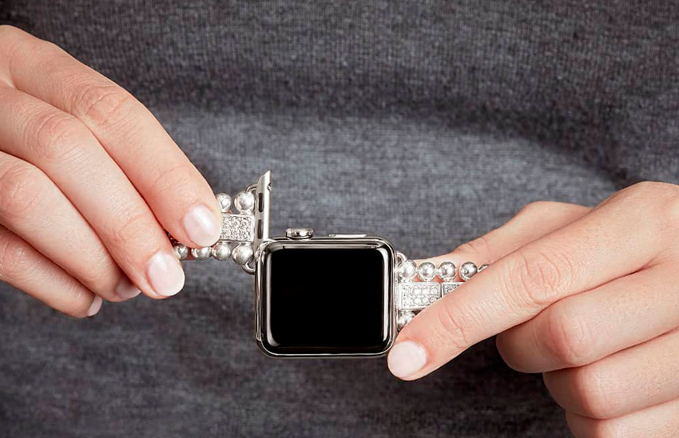Вещь дня: Apple Watch с бриллиантовым браслетом