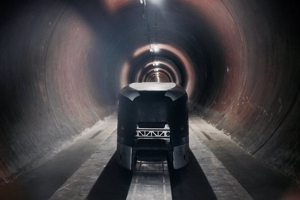Капсулу Hyperloop разогнали до 467 км/ч