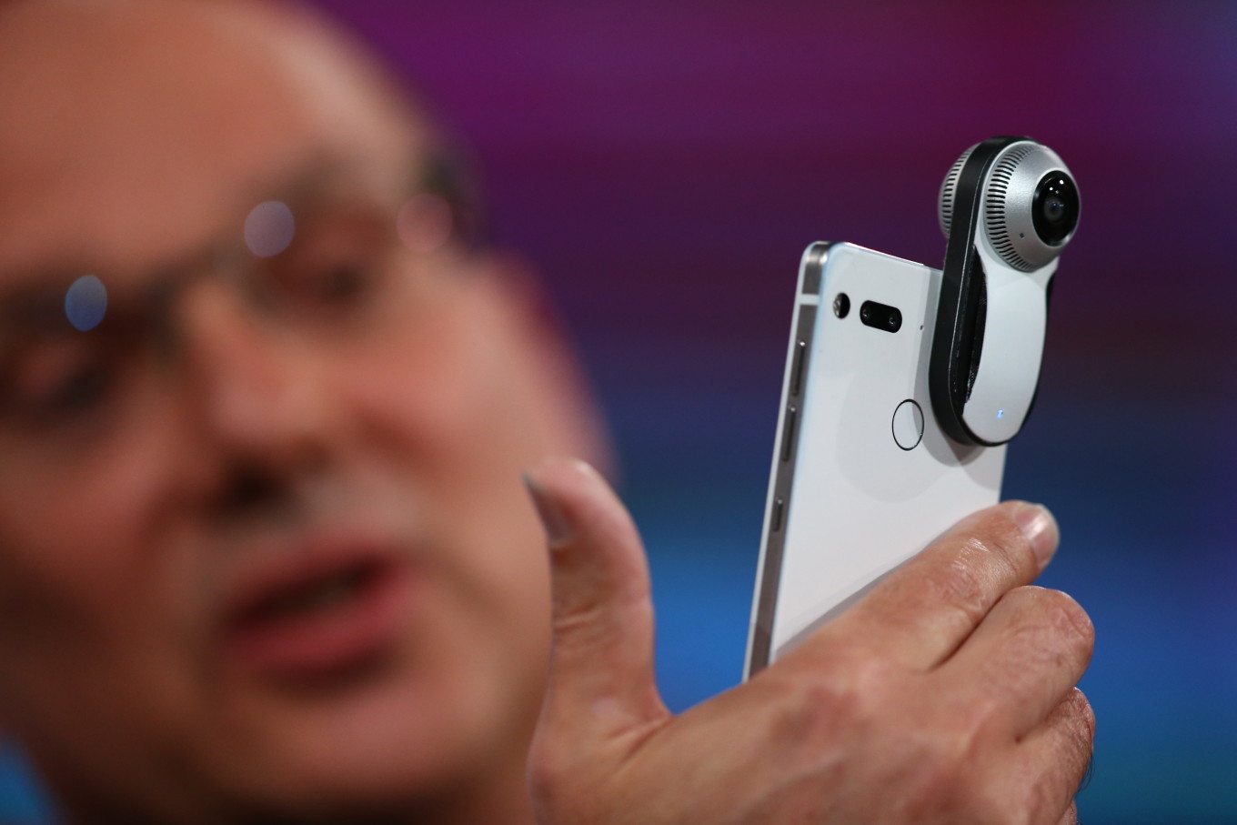 Создатель Android объявил о начале продаж своего смартфона