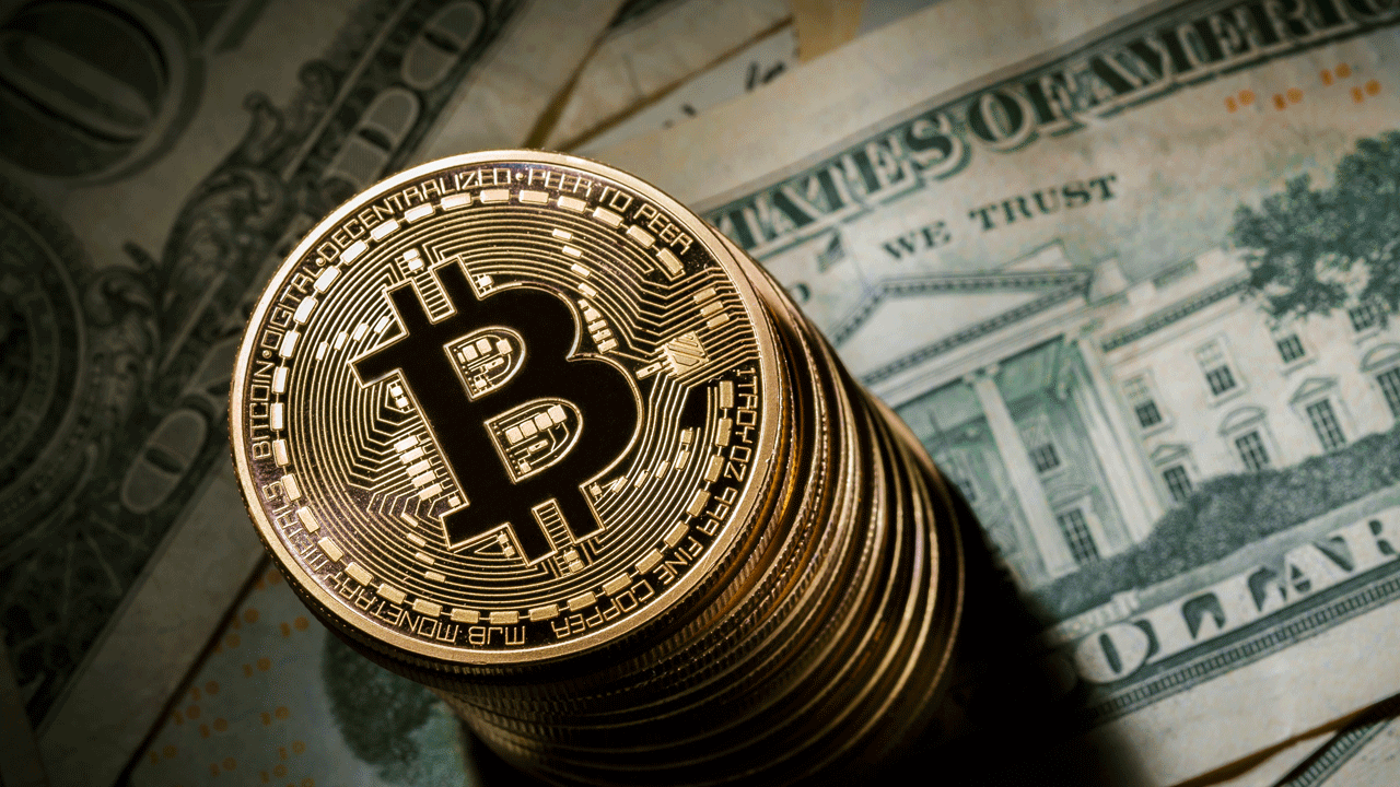 Биткоин стоит ниже $9 000