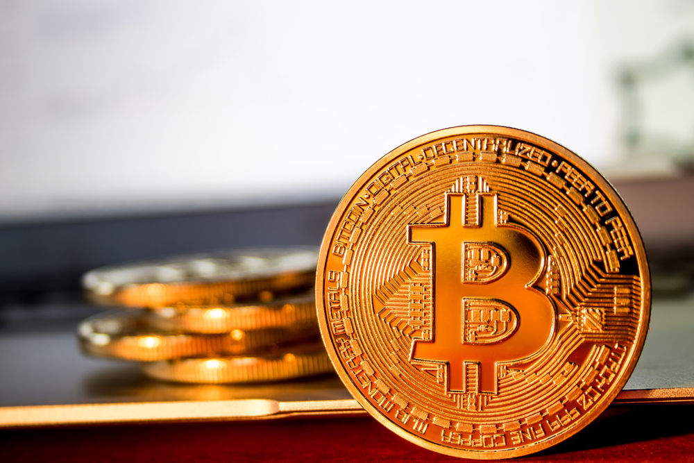 Стоимость биткоина впервые превысила $5 000