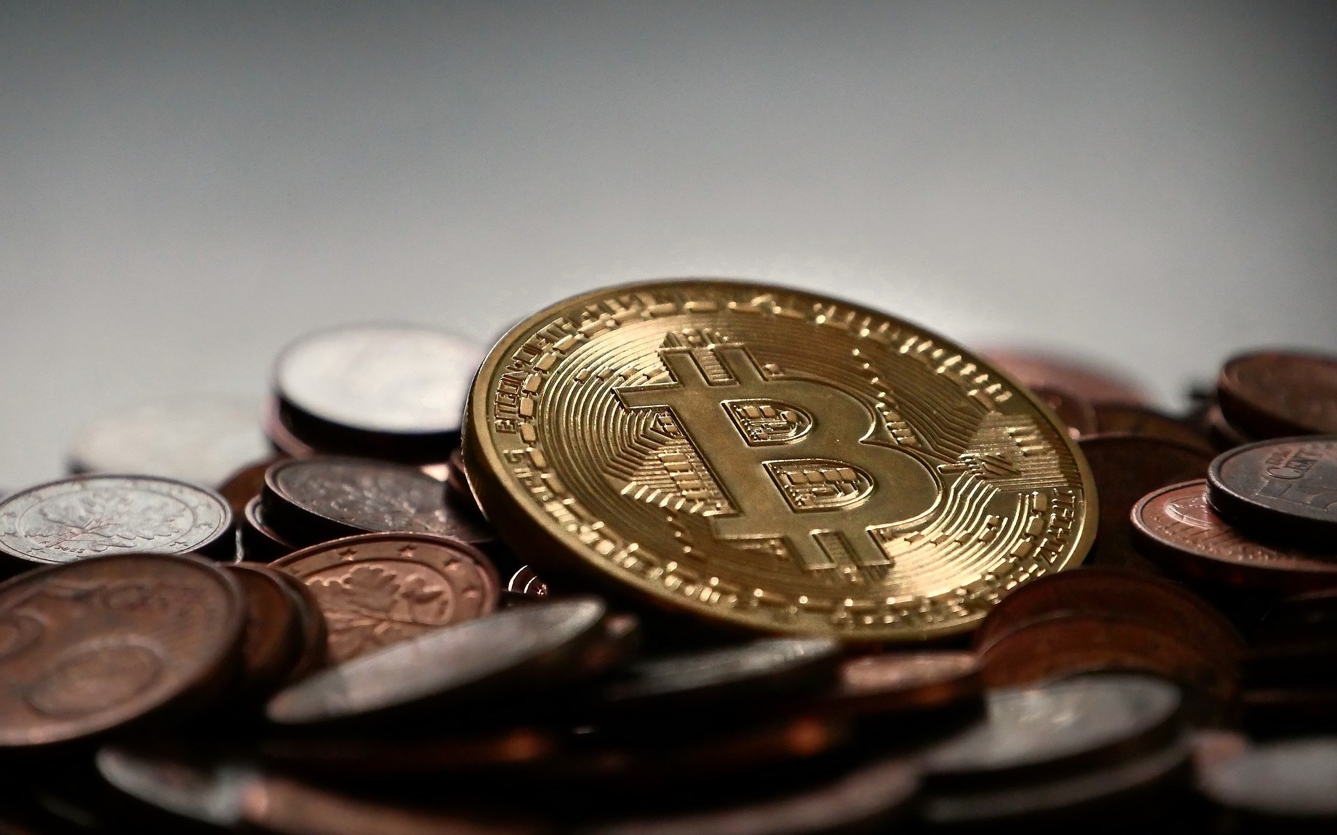 Курс биткоина превысил $8000