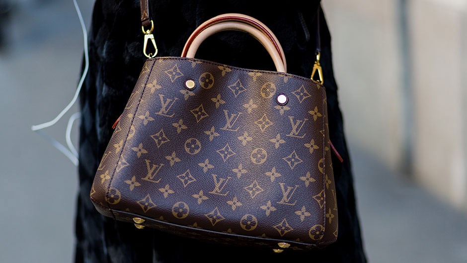 Alibaba поможет Louis Vuitton и Swarovski в борьбе с подделками