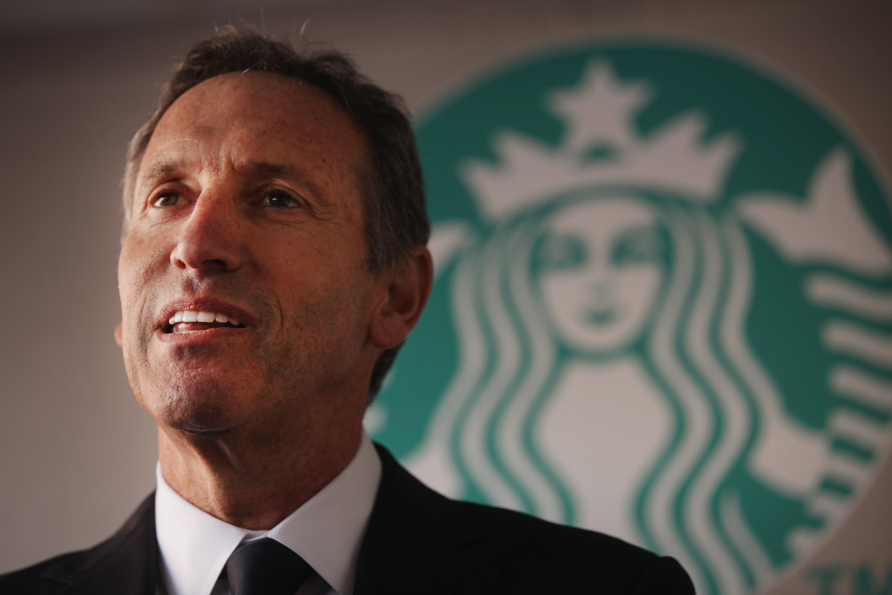 Основатель Starbucks о том, как инвестиции в сотрудников помогают росту компании