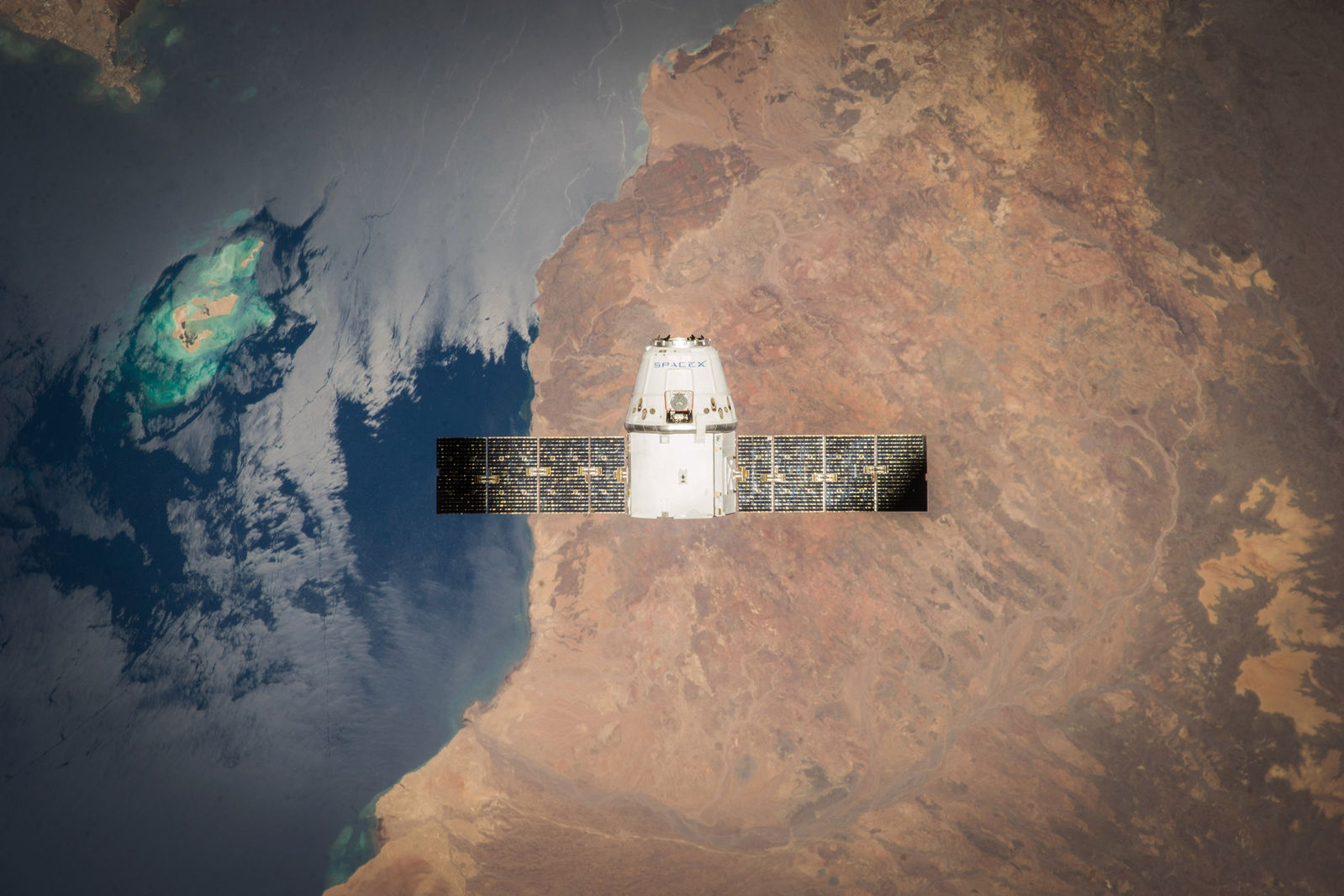 SpaceX возьмется за создание глобальной интернет-сети