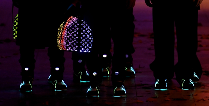 Вещь дня: светящиеся в темноте сумки Louis Vuitton - Новости - BUSINESSMAN - Деловой сетевой журнал